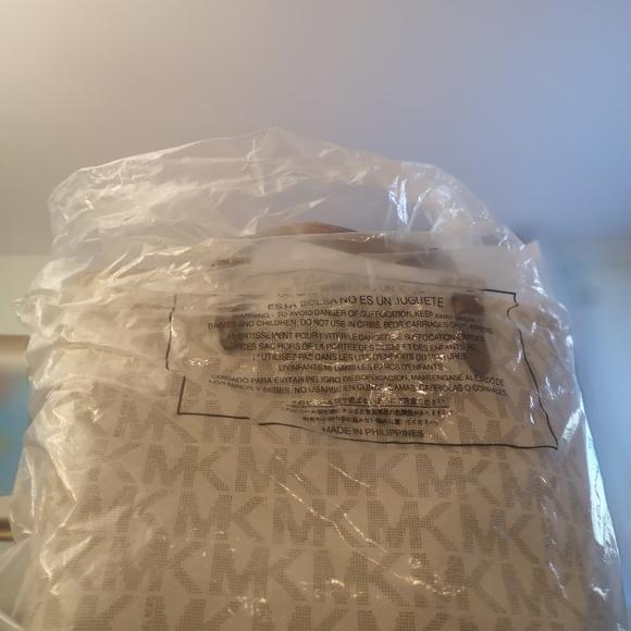 100% designer Authentic Micheal kors jet tote - Picture 10 of 16